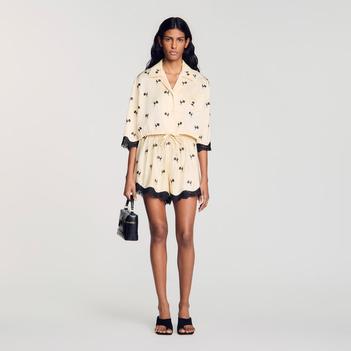 Camisa corta bordada con flores