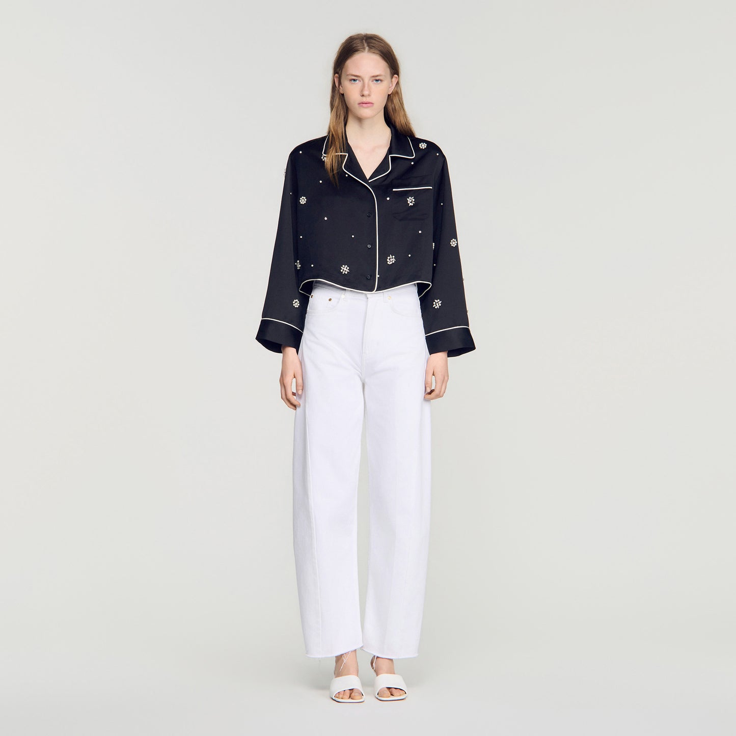 Camisa bordada con perlas y strass