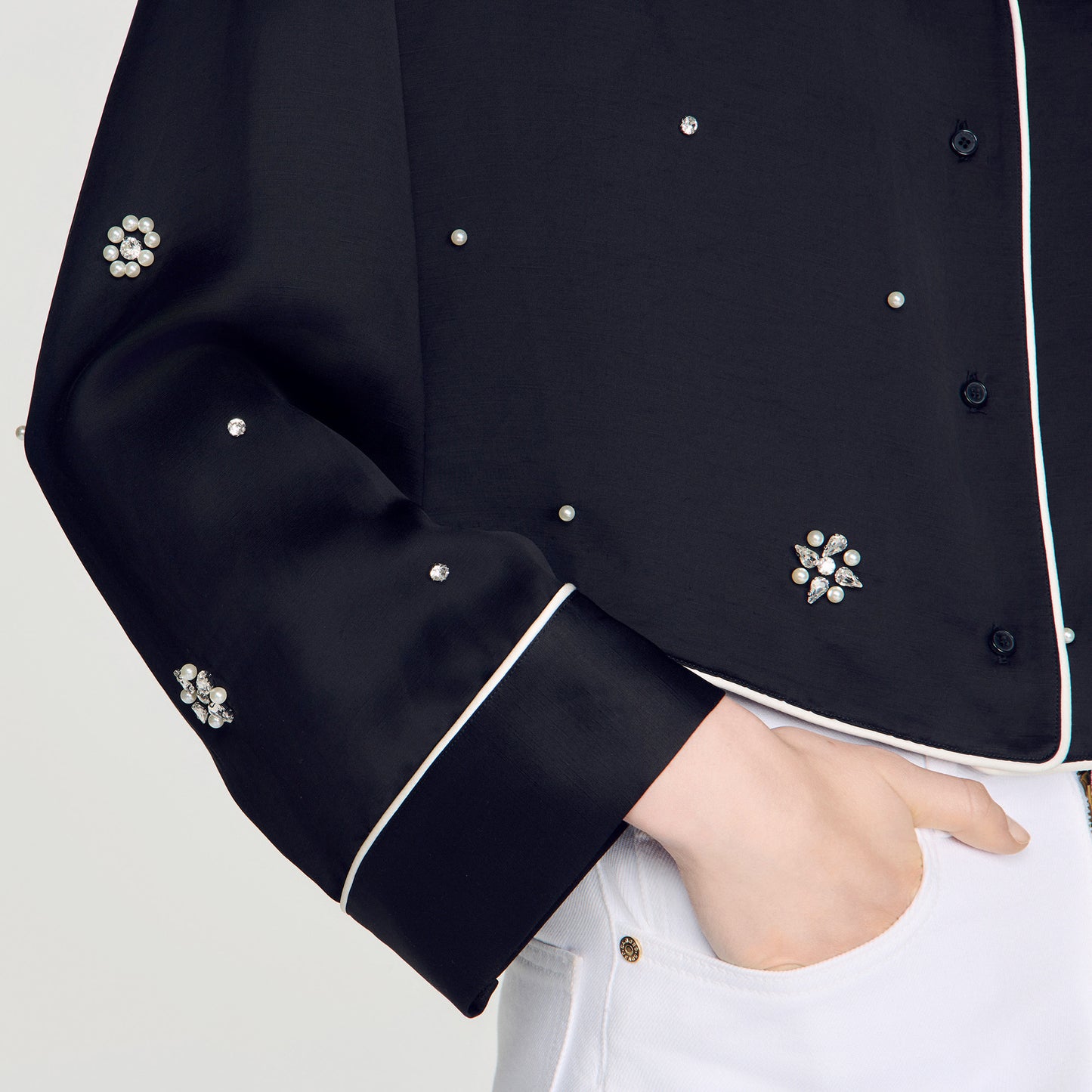 Camisa bordada con perlas y strass