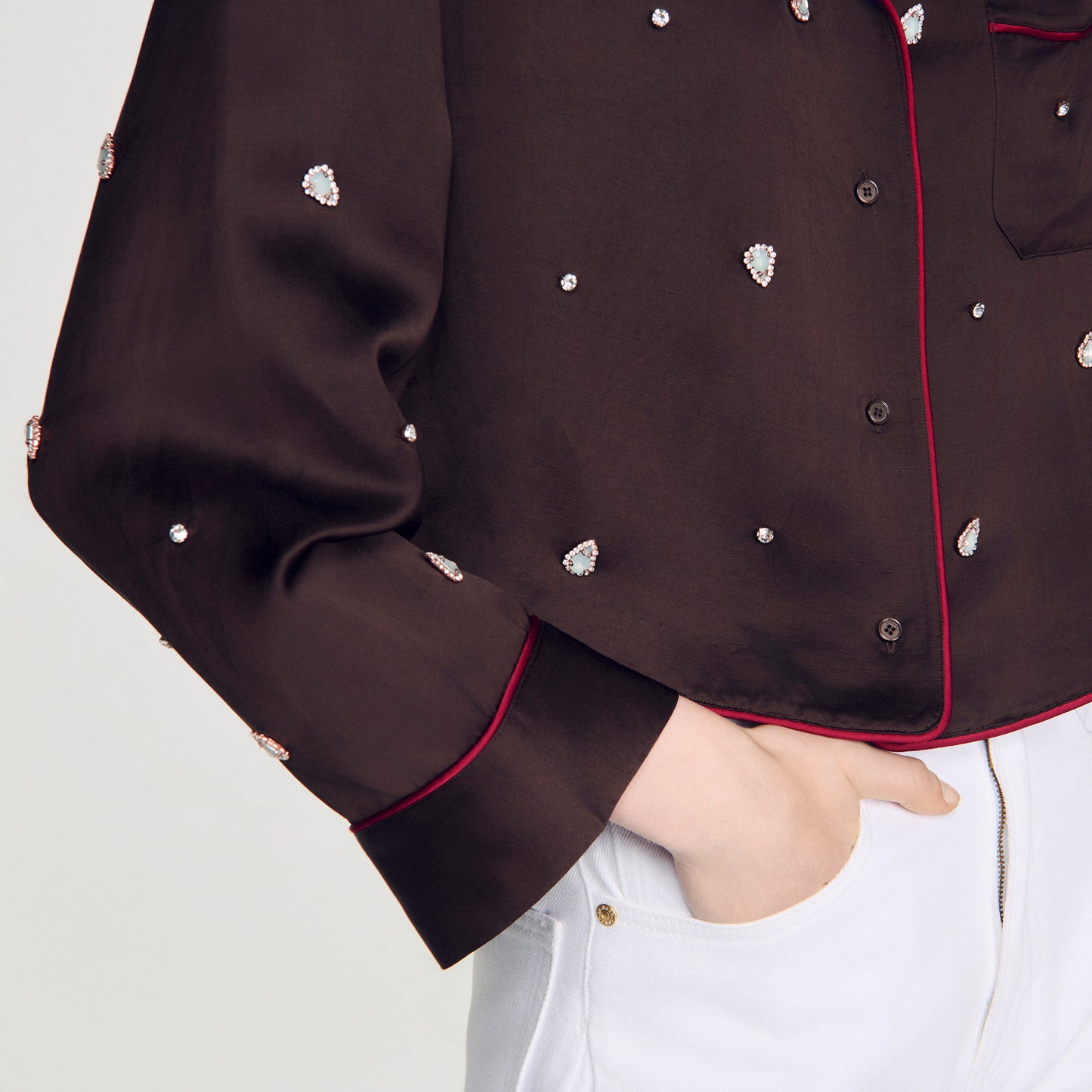 Camisa bordada con perlas y strass