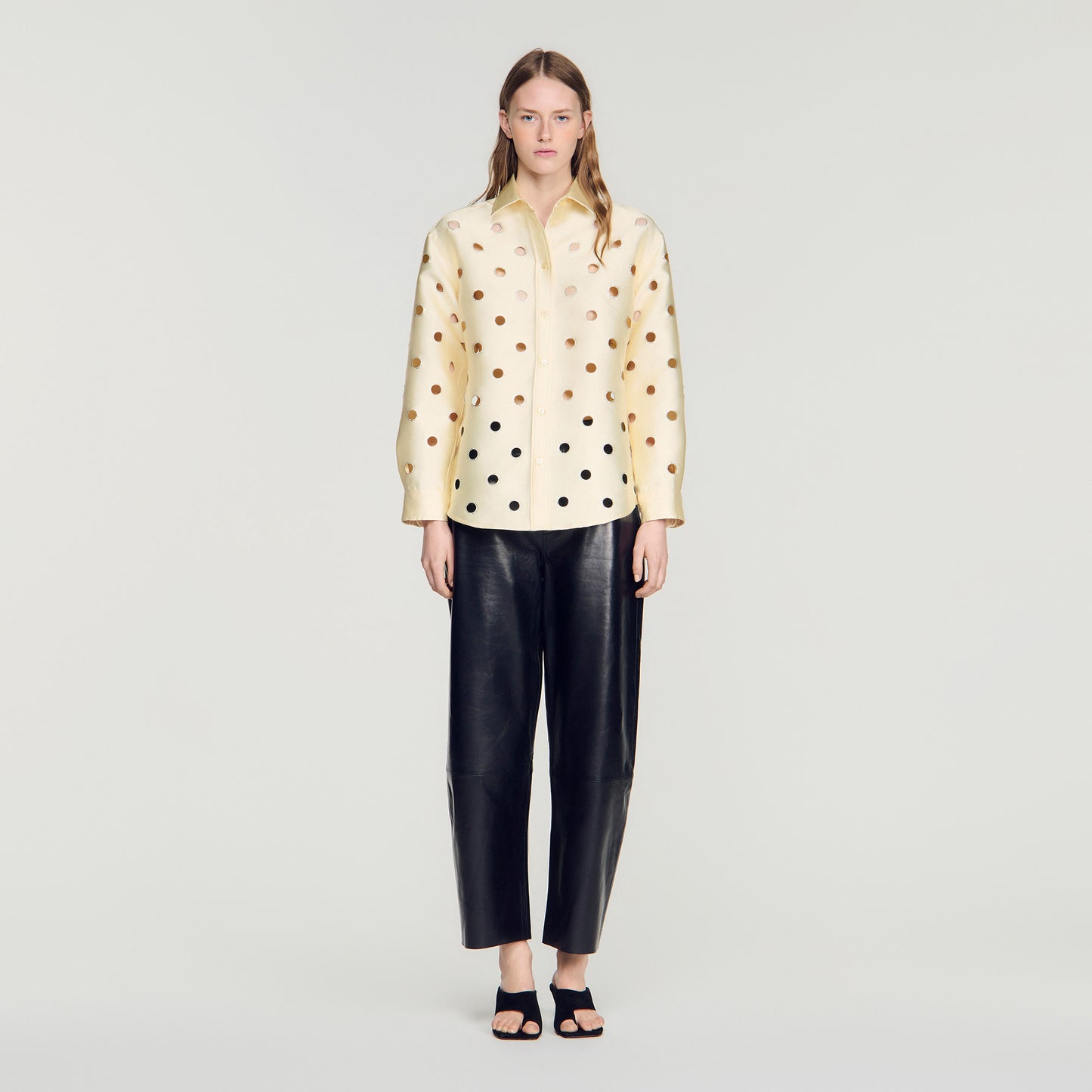 Camisa calada con strass