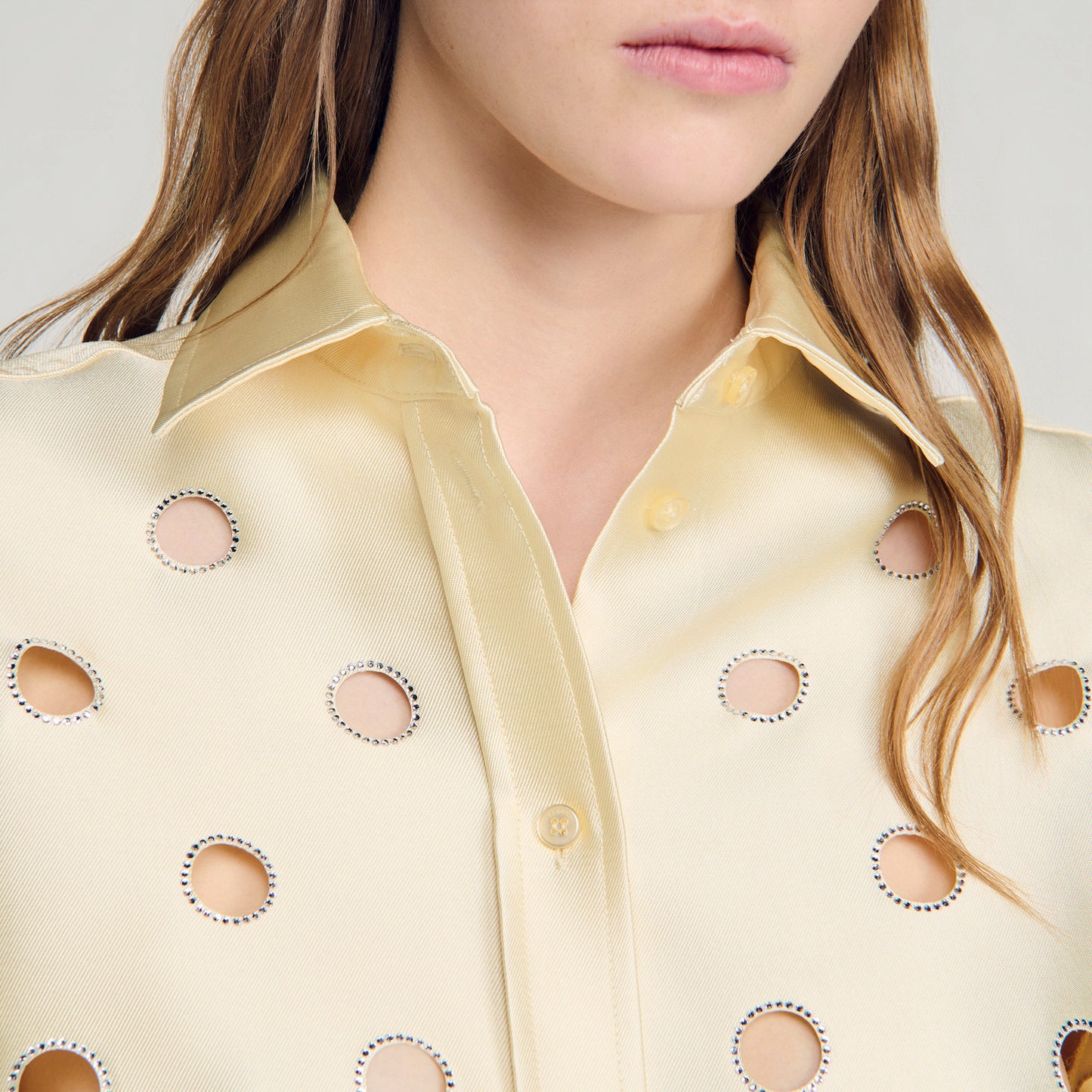 Camisa calada con strass