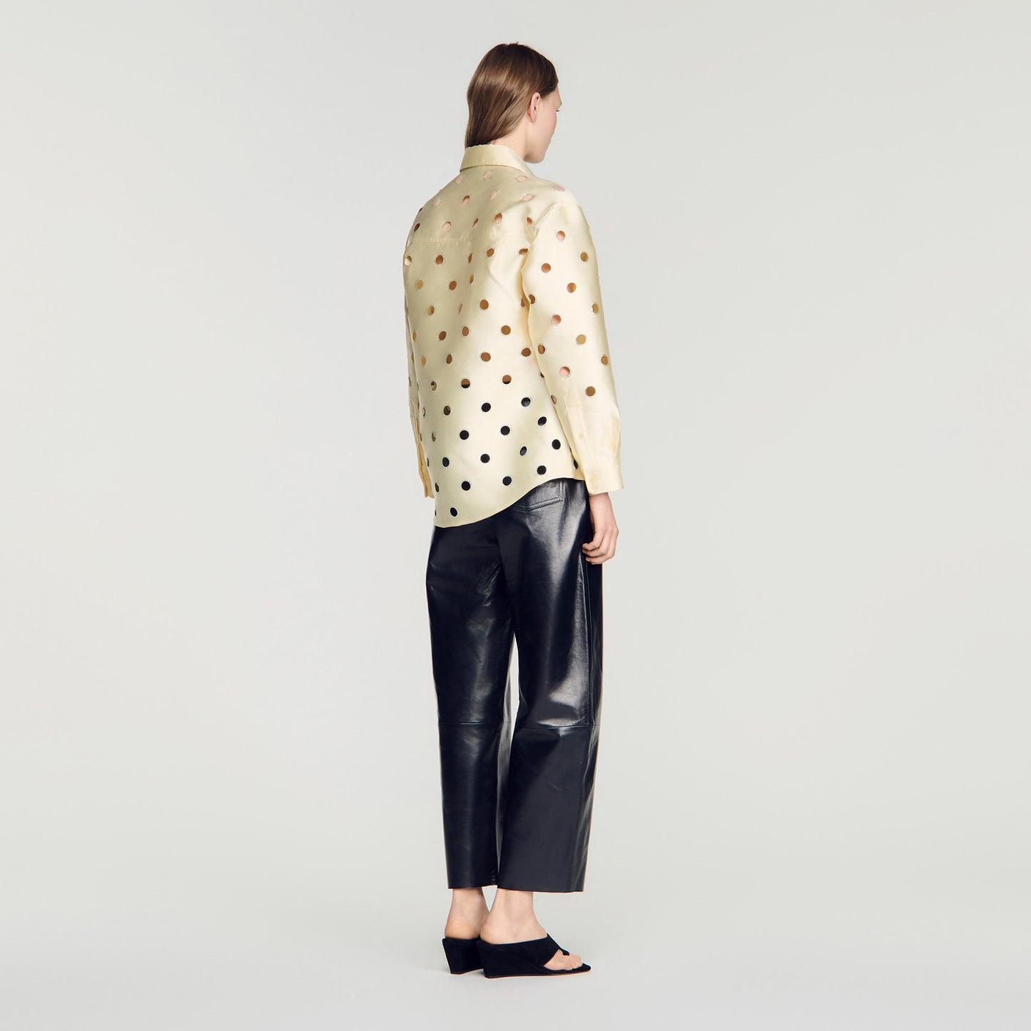 Camisa calada con strass