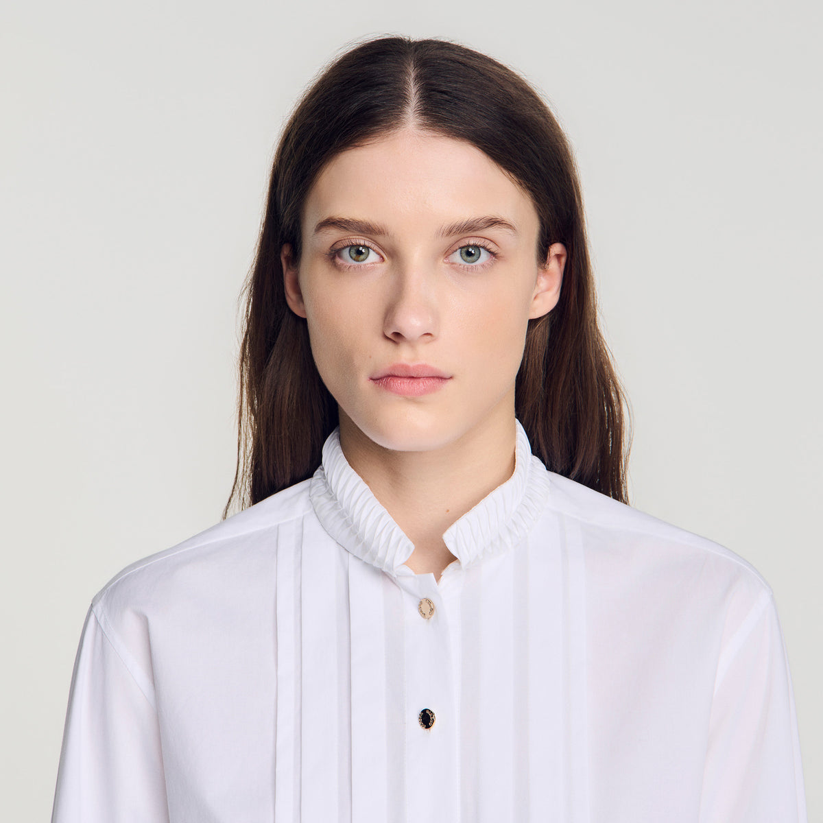 Camisa plisada con cuello origami