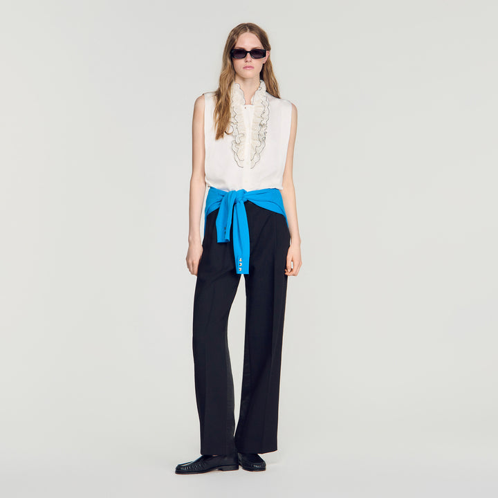 Camisa con cuello de volantes