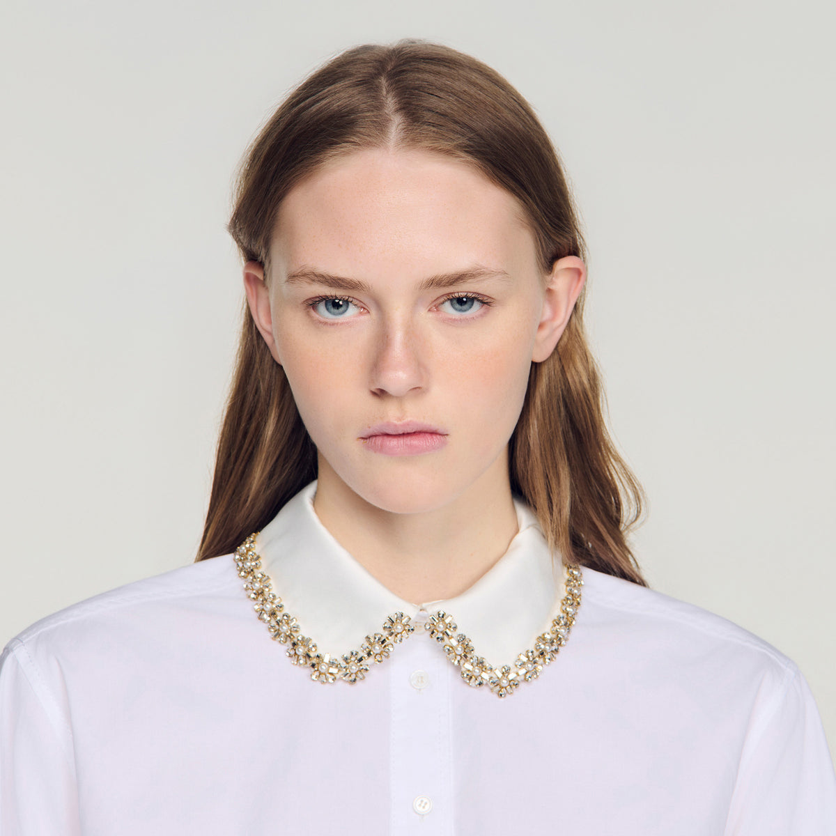 Camisa con cuello joya