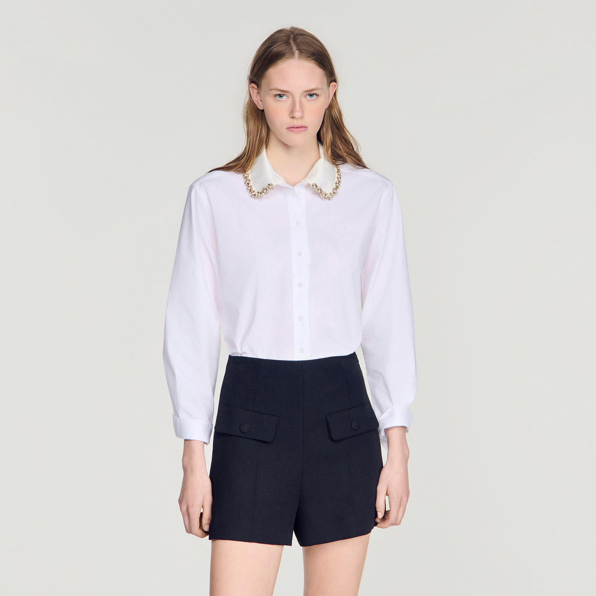 Camisa con cuello joya