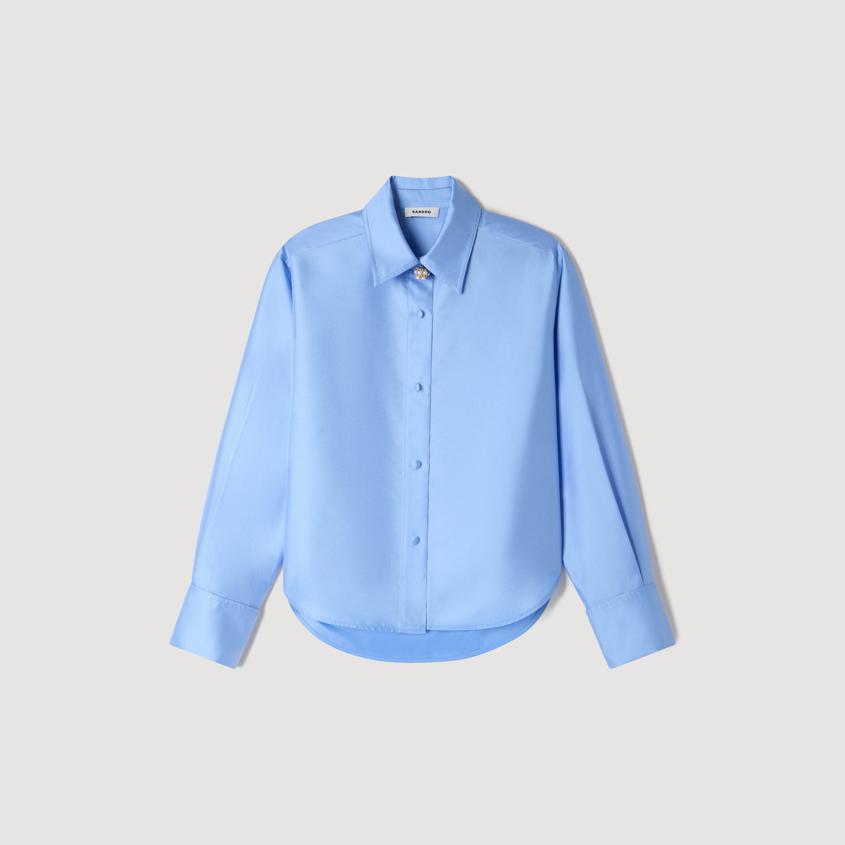 Camisa satinada con detalle joya
