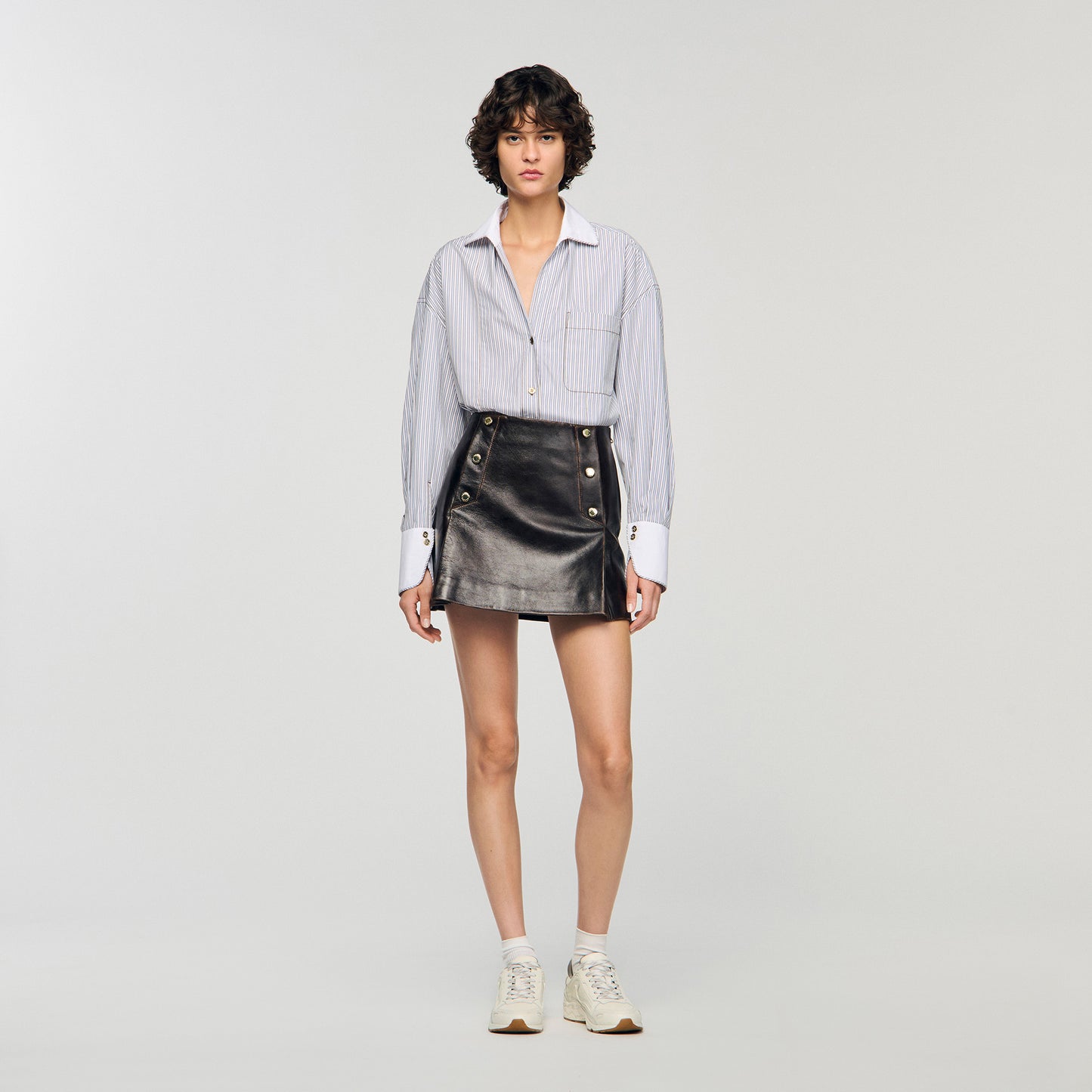 Falda corta de cuero envejecido