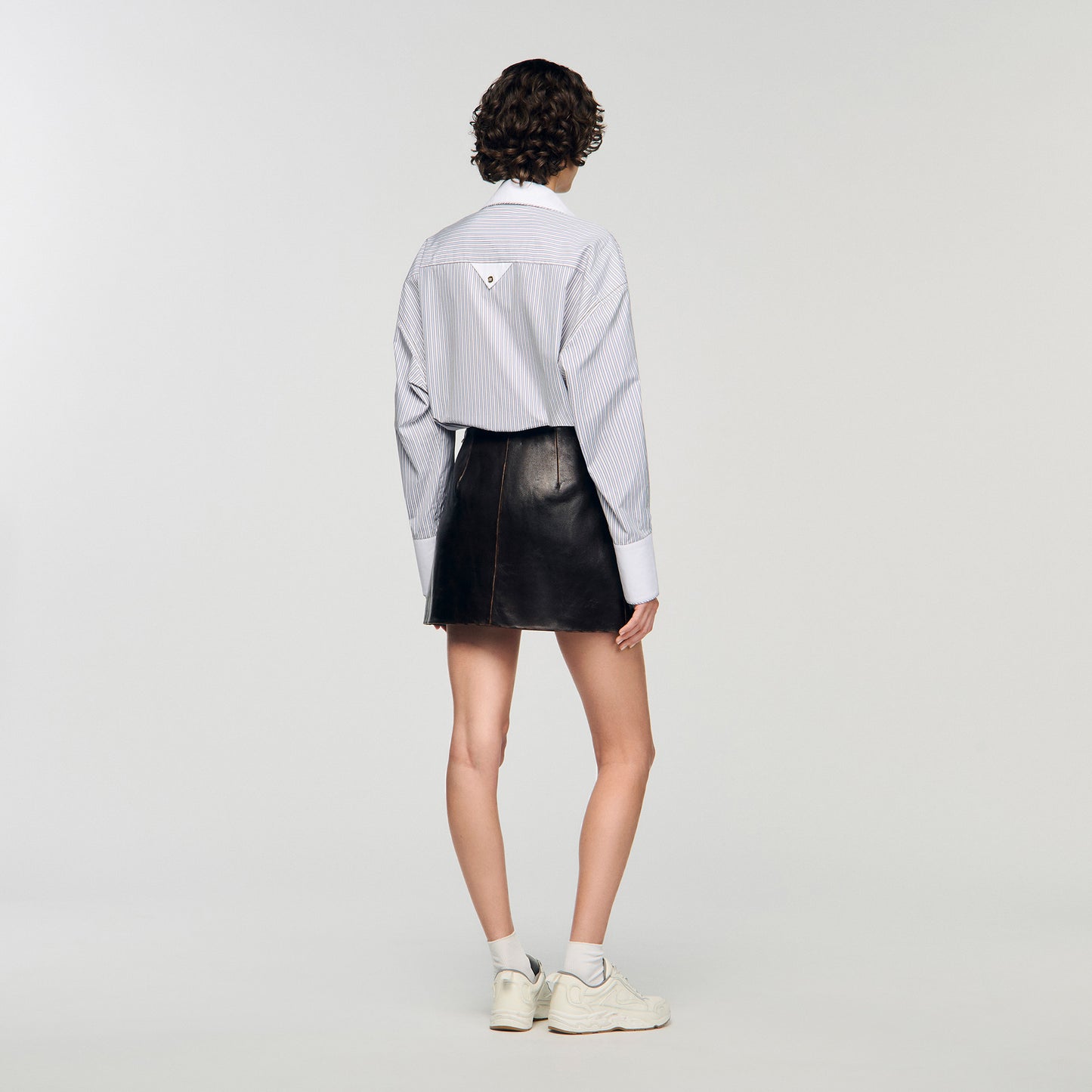 Falda corta de cuero envejecido