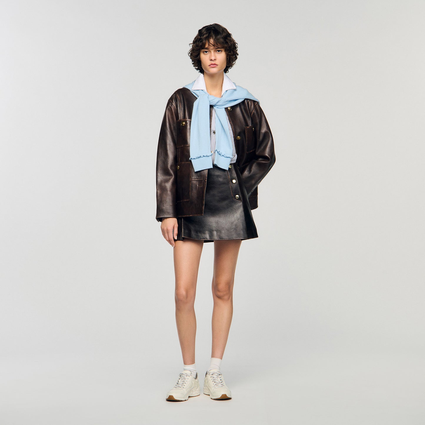 Falda corta de cuero envejecido