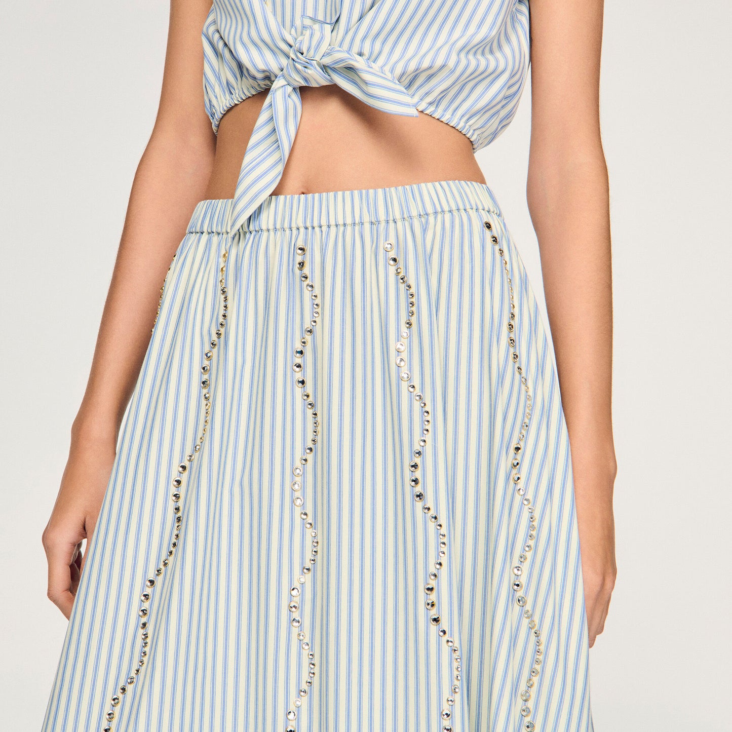 Falda larga de rayas con strass