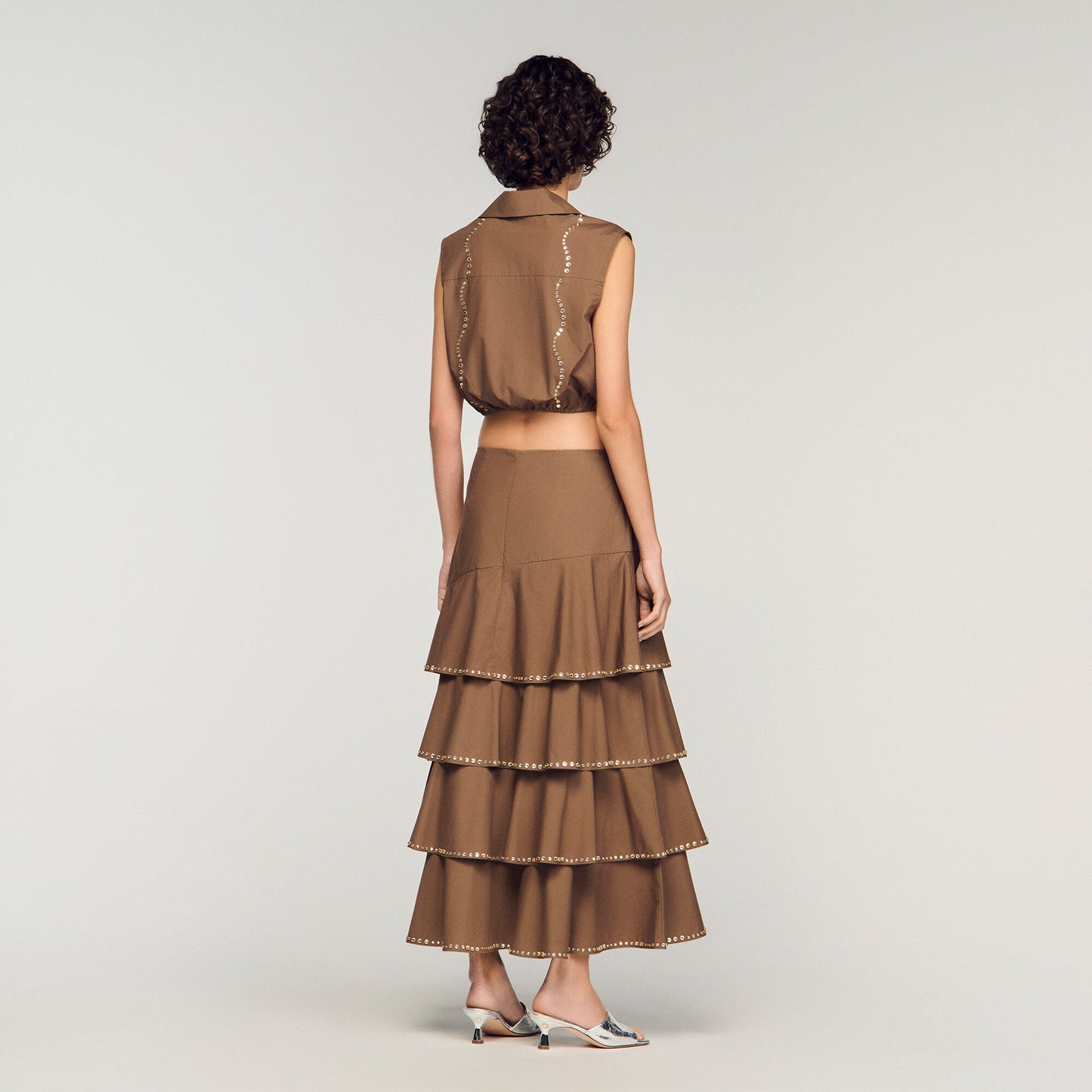 Falda larga con strass y volantes