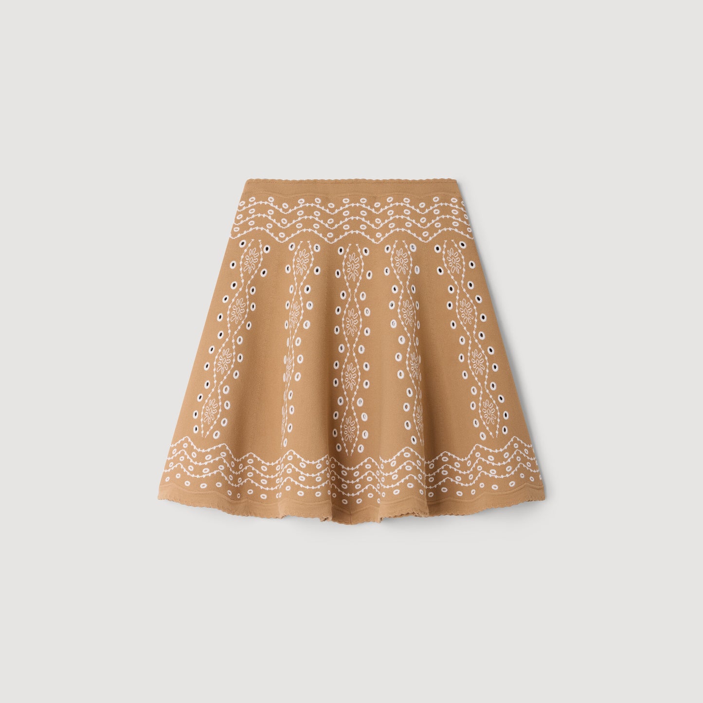 Falda corta con bordado pañuelo