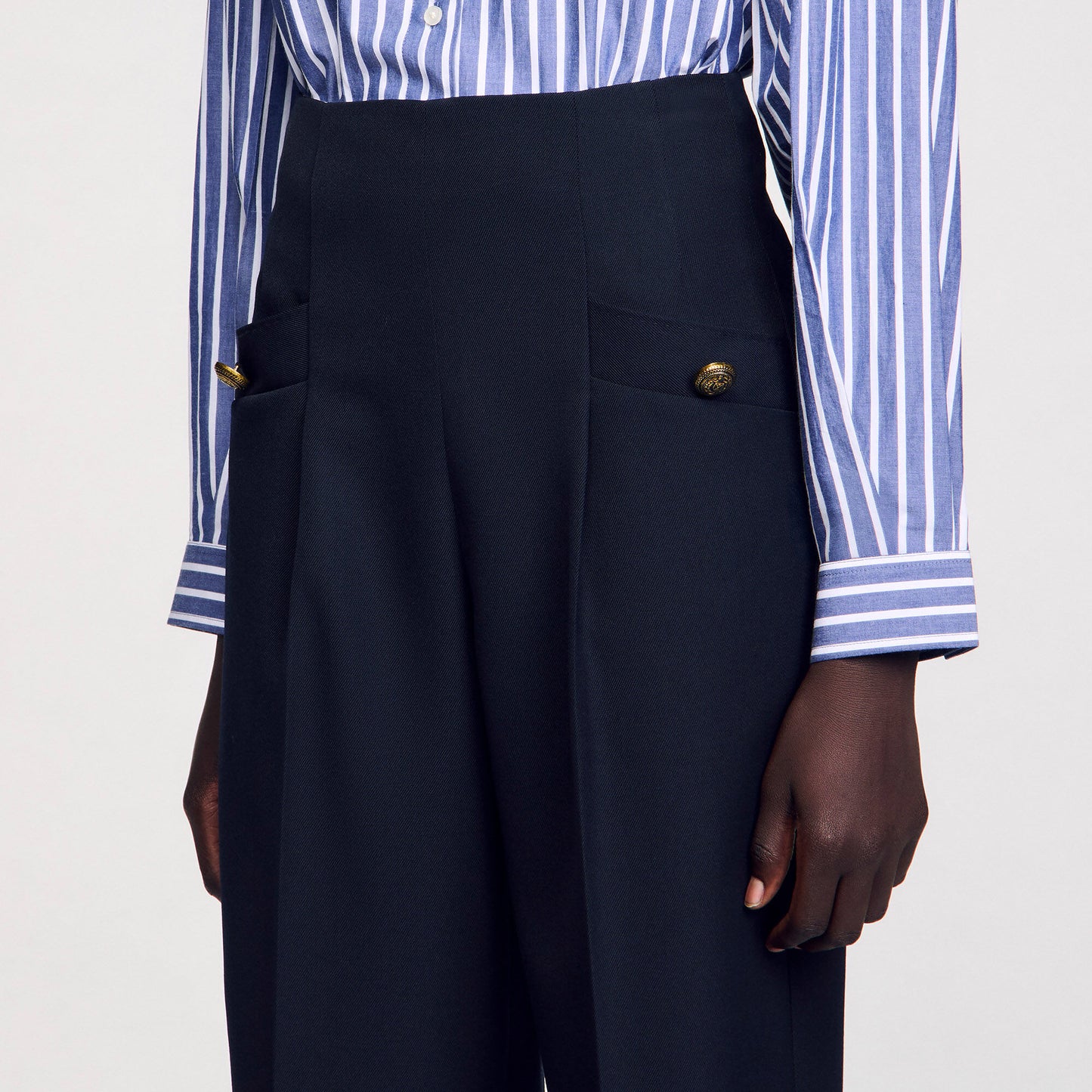 Pantalón de corte ancho