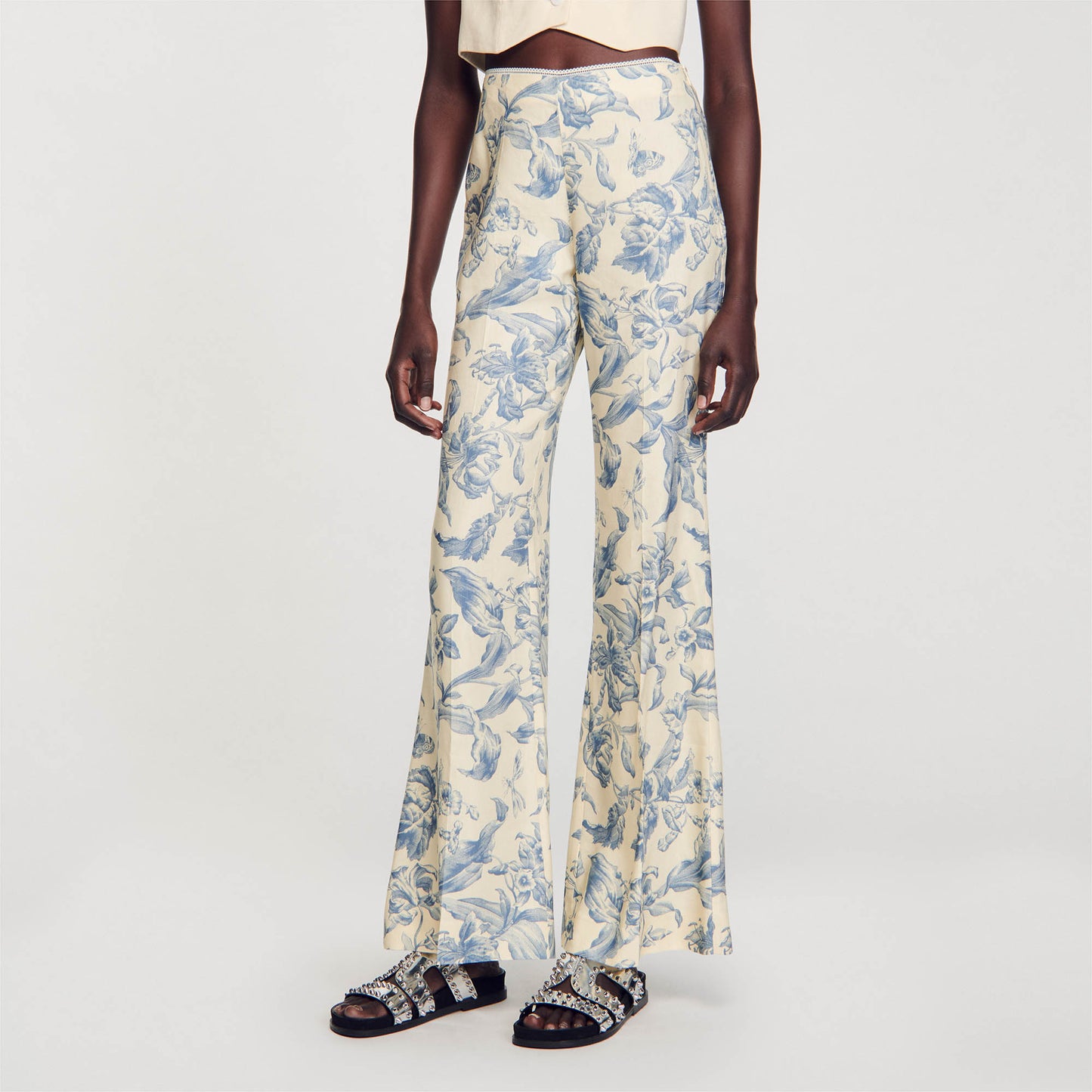 Pantalón con estampado de flores