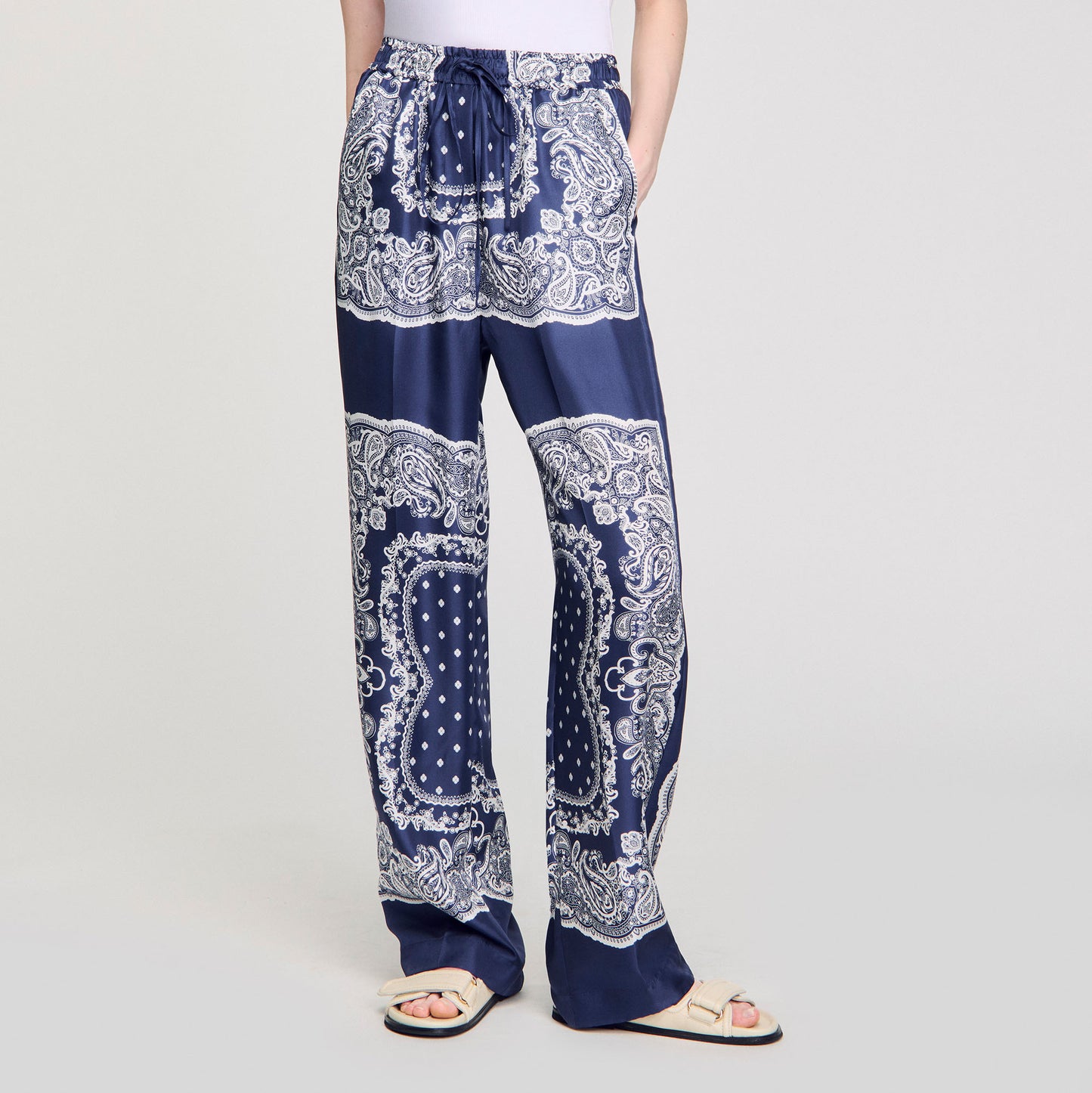 Pantalón fluido estampado bandana