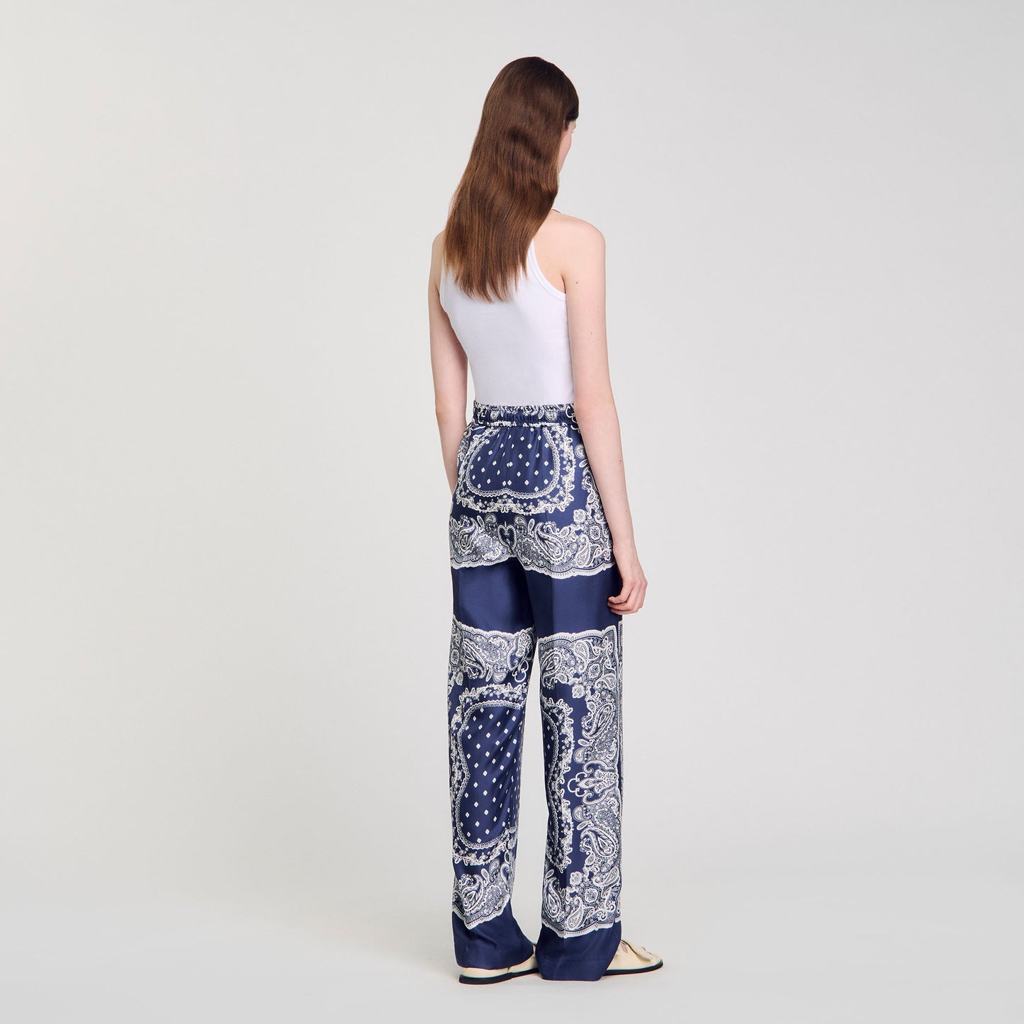 Pantalón fluido estampado bandana