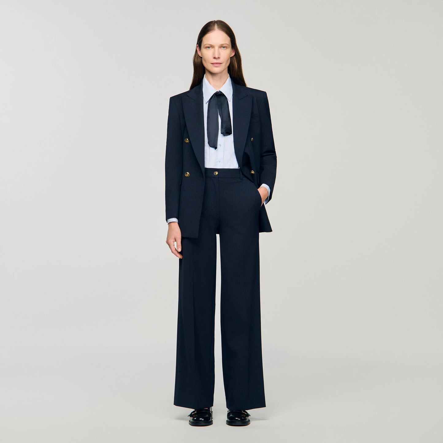 Pantalón con rayas finas