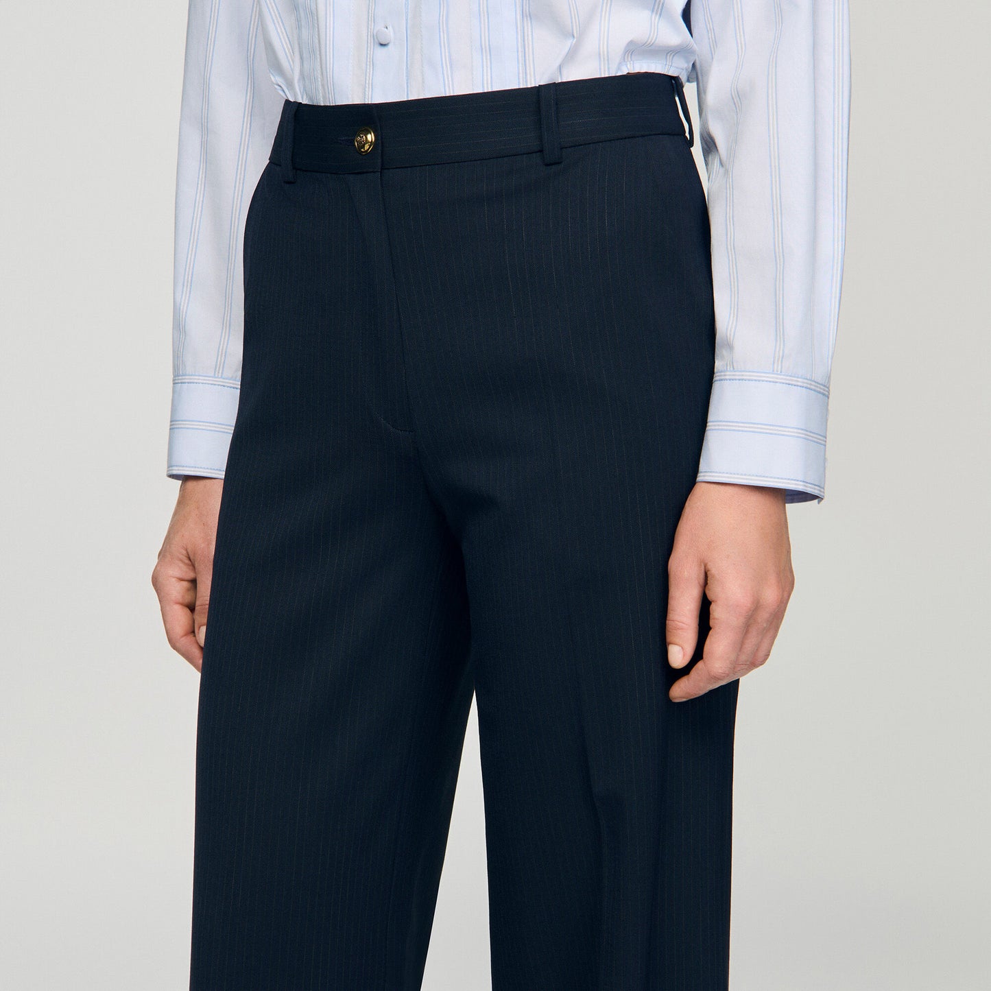 Pantalón con rayas finas