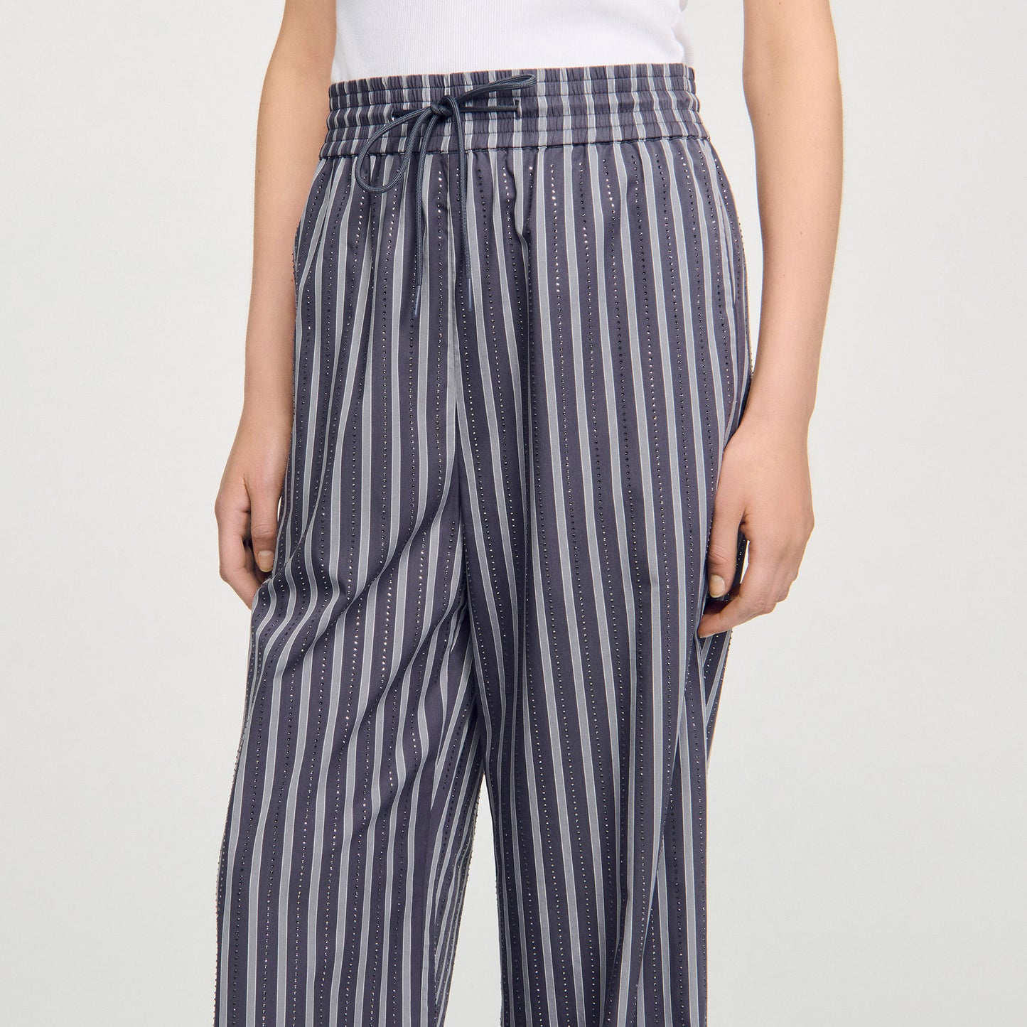 Pantalón a rayas con strass