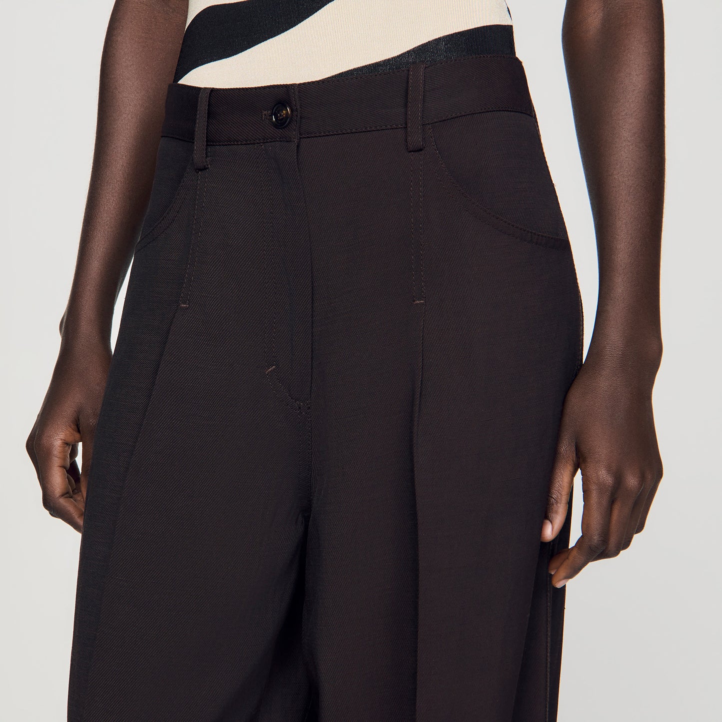Pantalón ancho