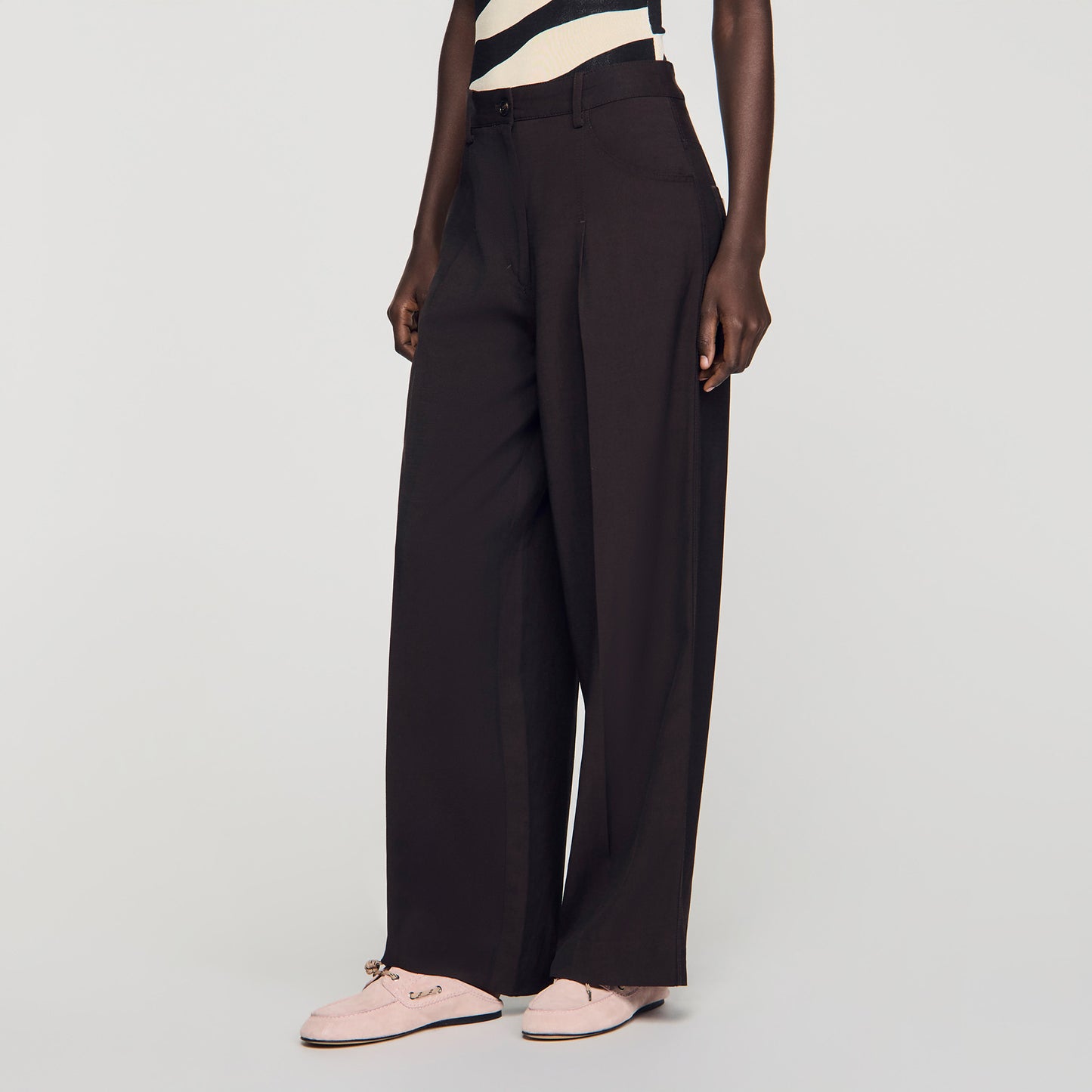 Pantalón ancho