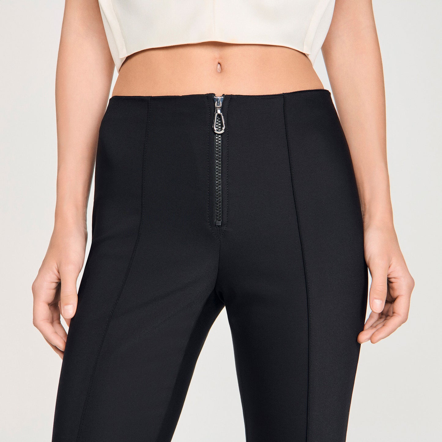Pantalón con pinzas y cremallera