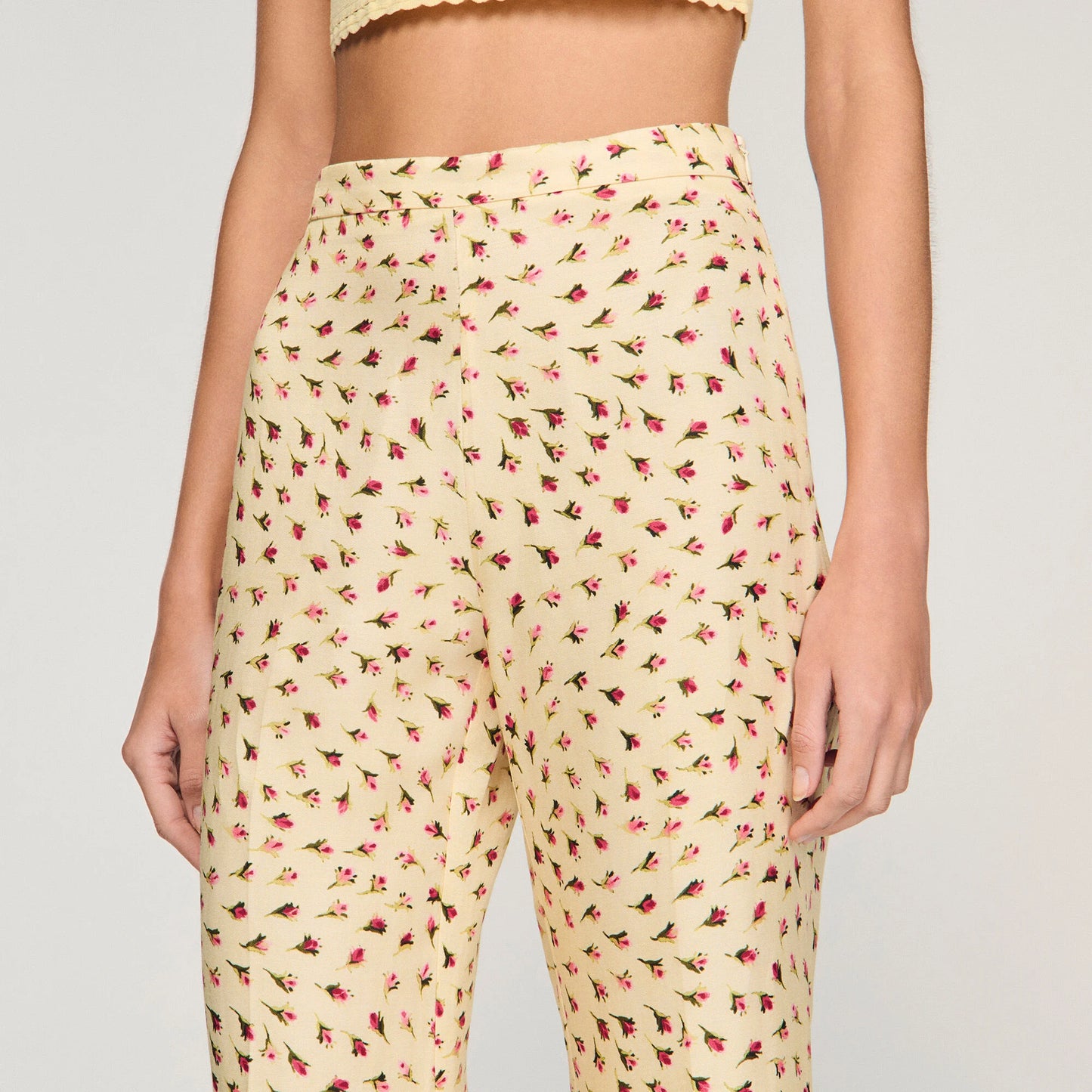 Pantalón con estampado floral