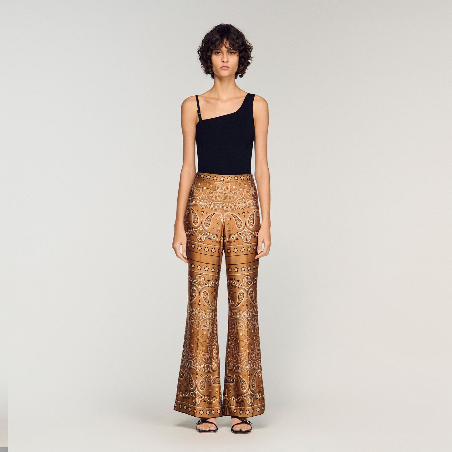 Pantalón fluido estampado bandana