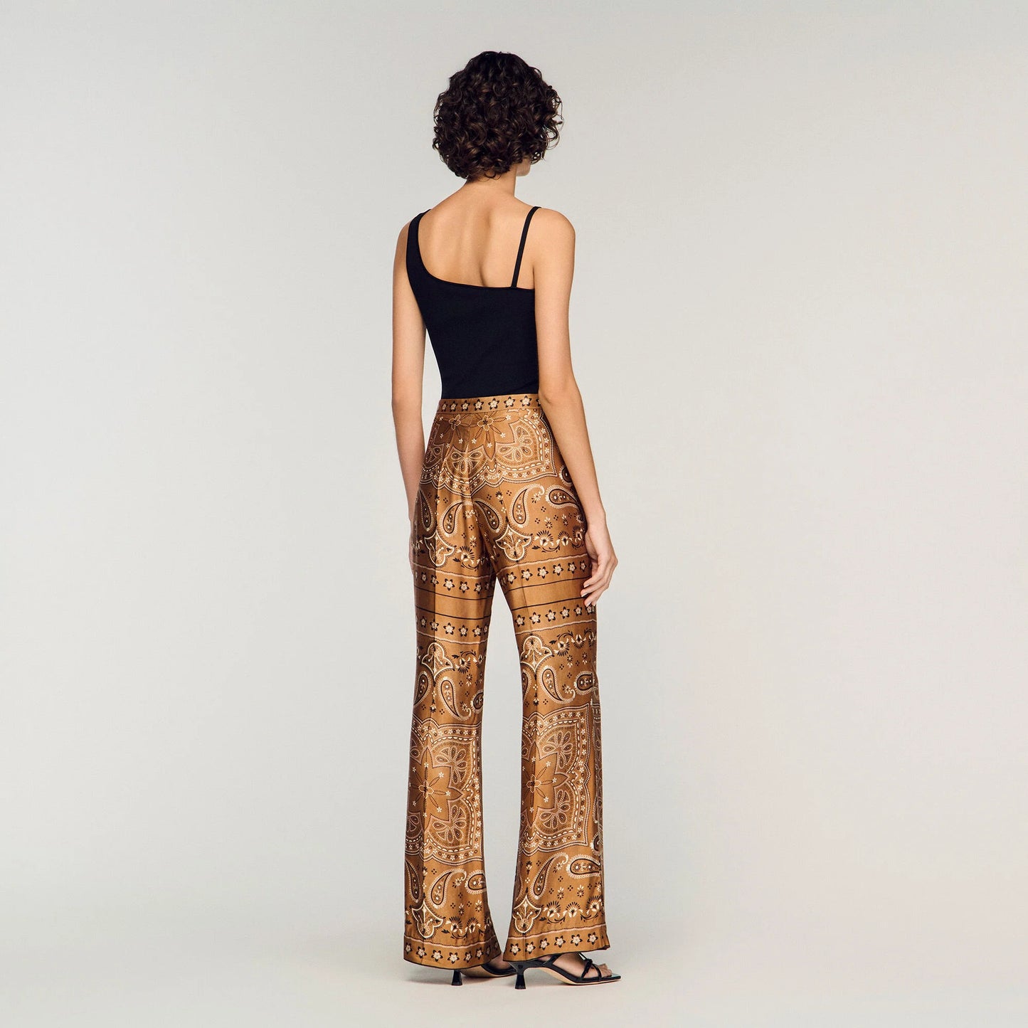 Pantalón fluido estampado bandana