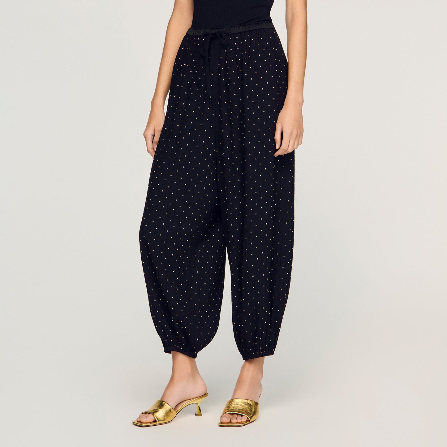 Pantalón ancho con pedrería