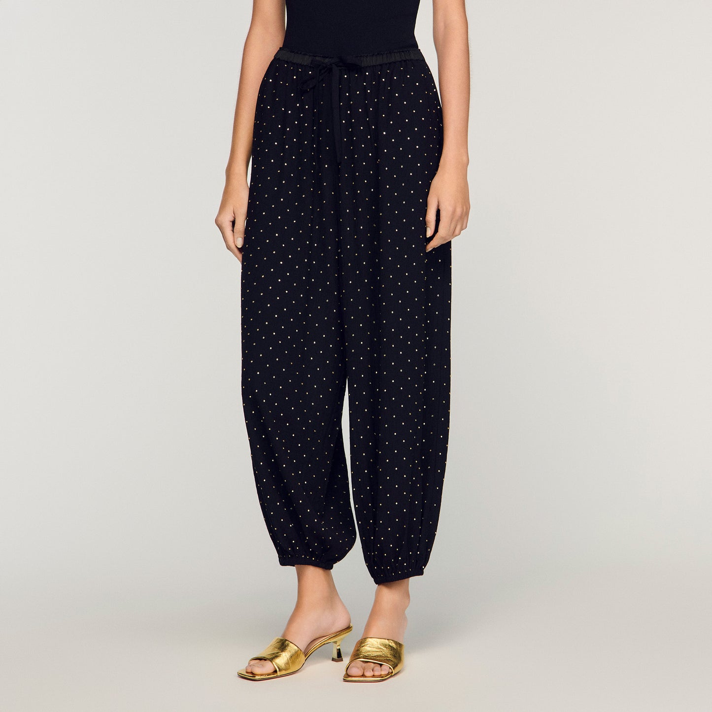 Pantalón ancho con pedrería
