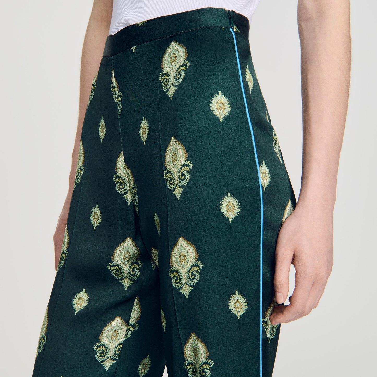 Pantalón fluido estampado Paisley