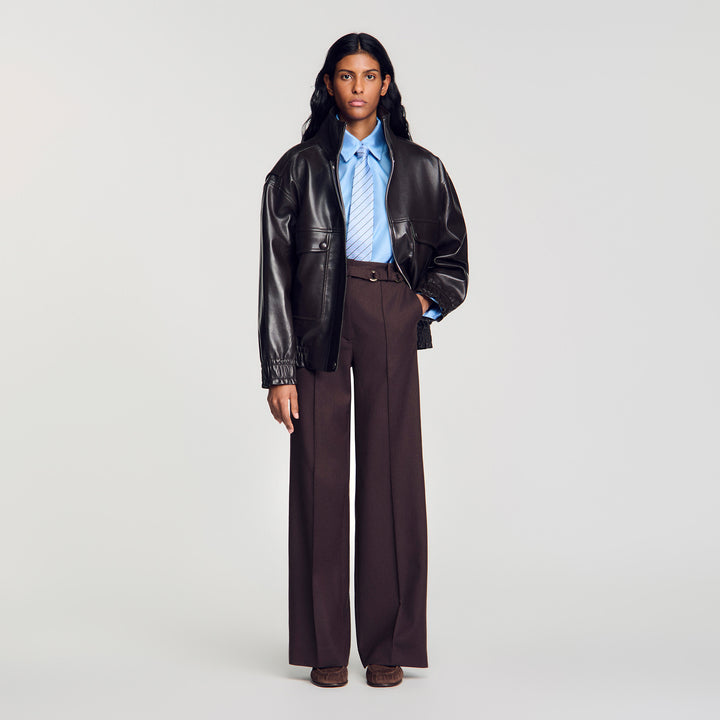 Pantalón con anillas metálicas