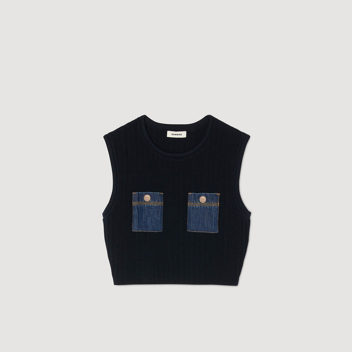 Top de punto y denim