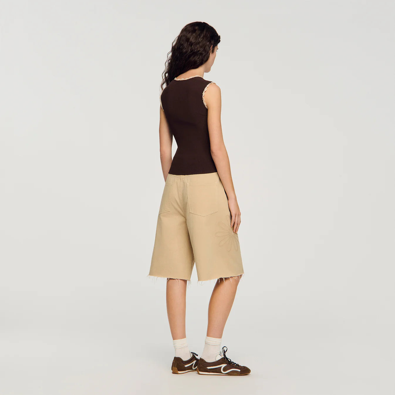 Top de punto con detalles crochet