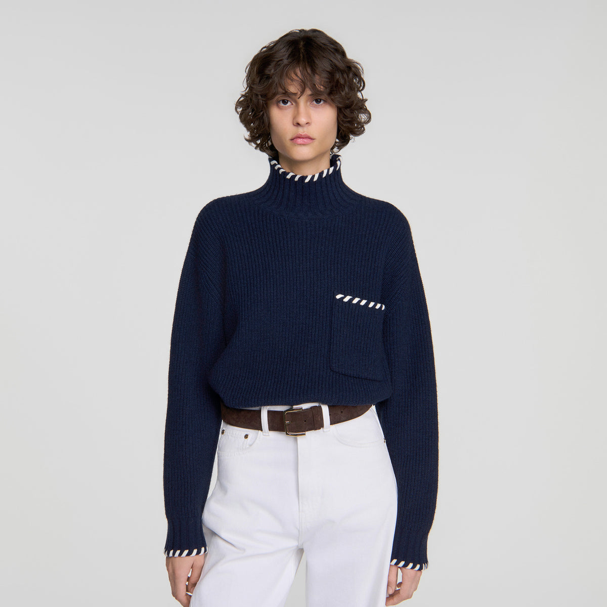 Jersey de cuello alto de lana con contraste