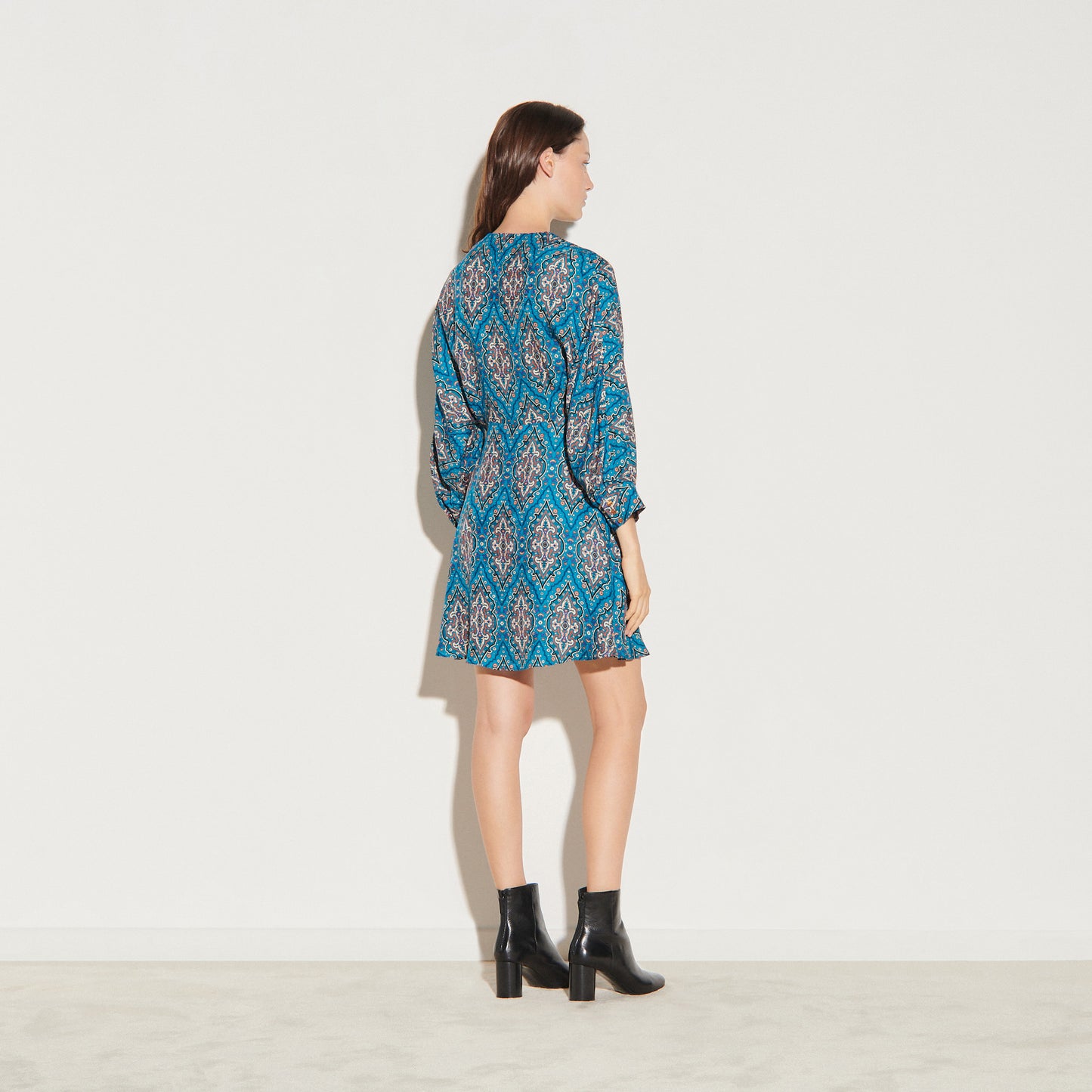 Vestido corto estampado con lazada Kael
