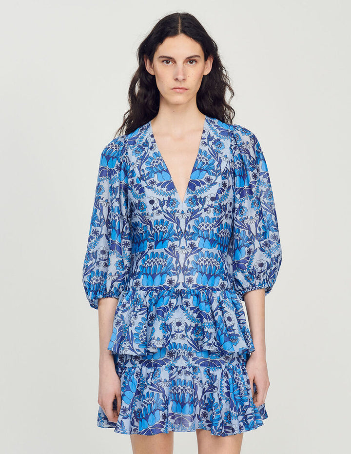 Vestido corto con estampado de fular