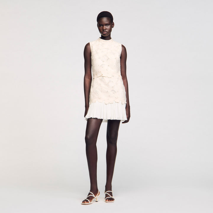 Vestido corto de guipur