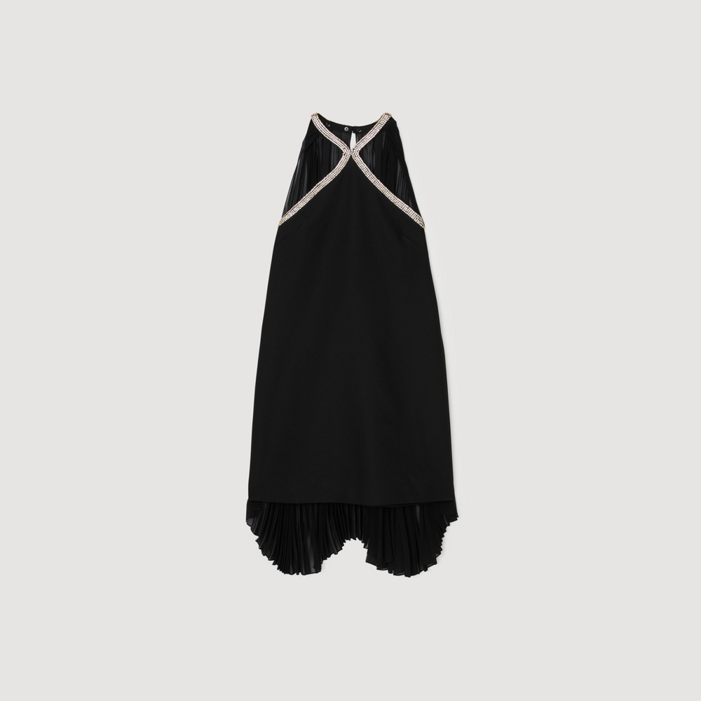 Vestido corto con capa adornada