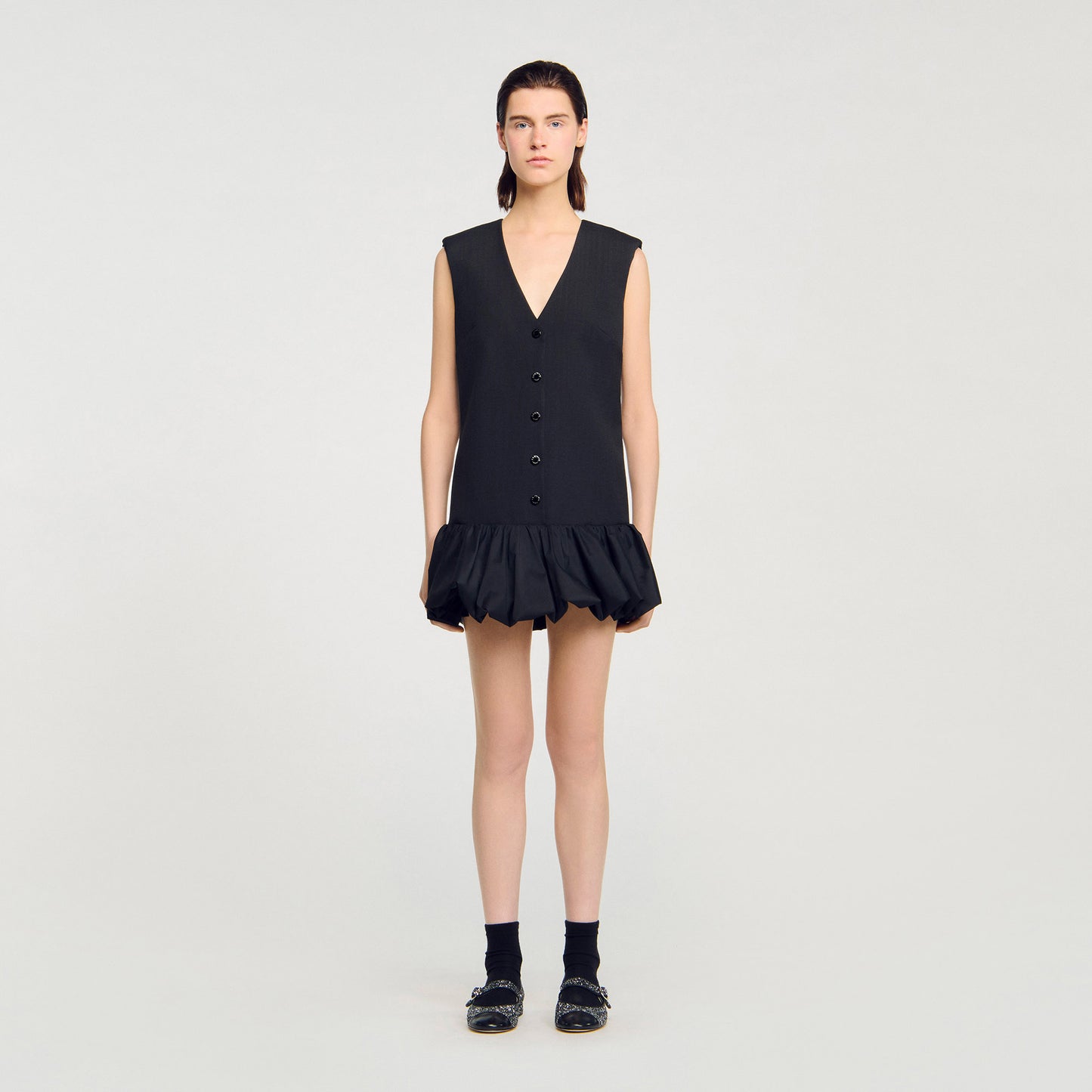 Vestido corto de sastre con volante