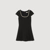 Vestido corto con cuello de strass
