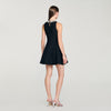Vestido corto con cuello de perlas