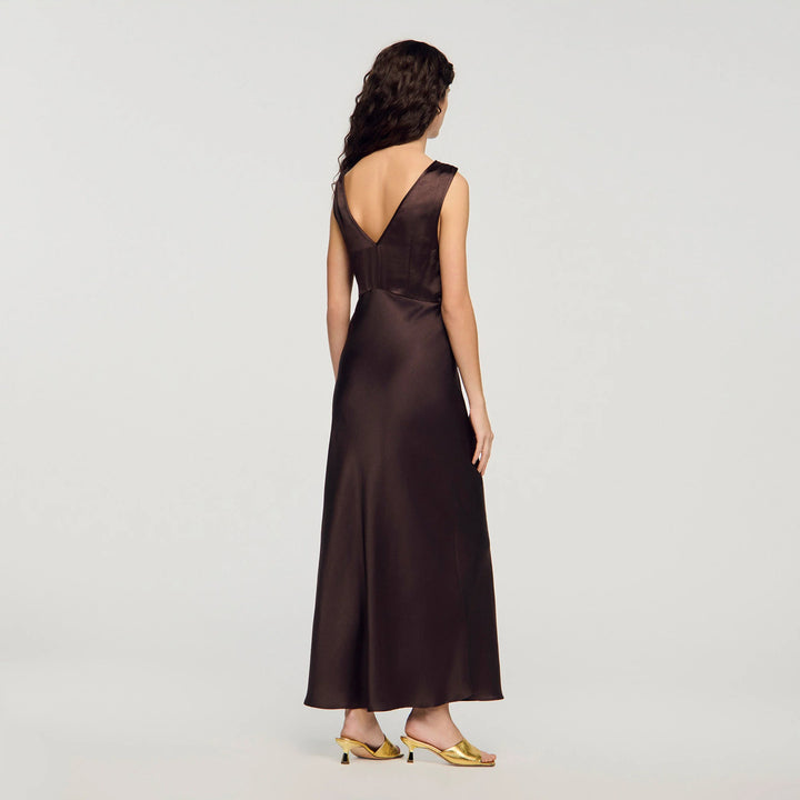 Vestido largo con cuello de encaje