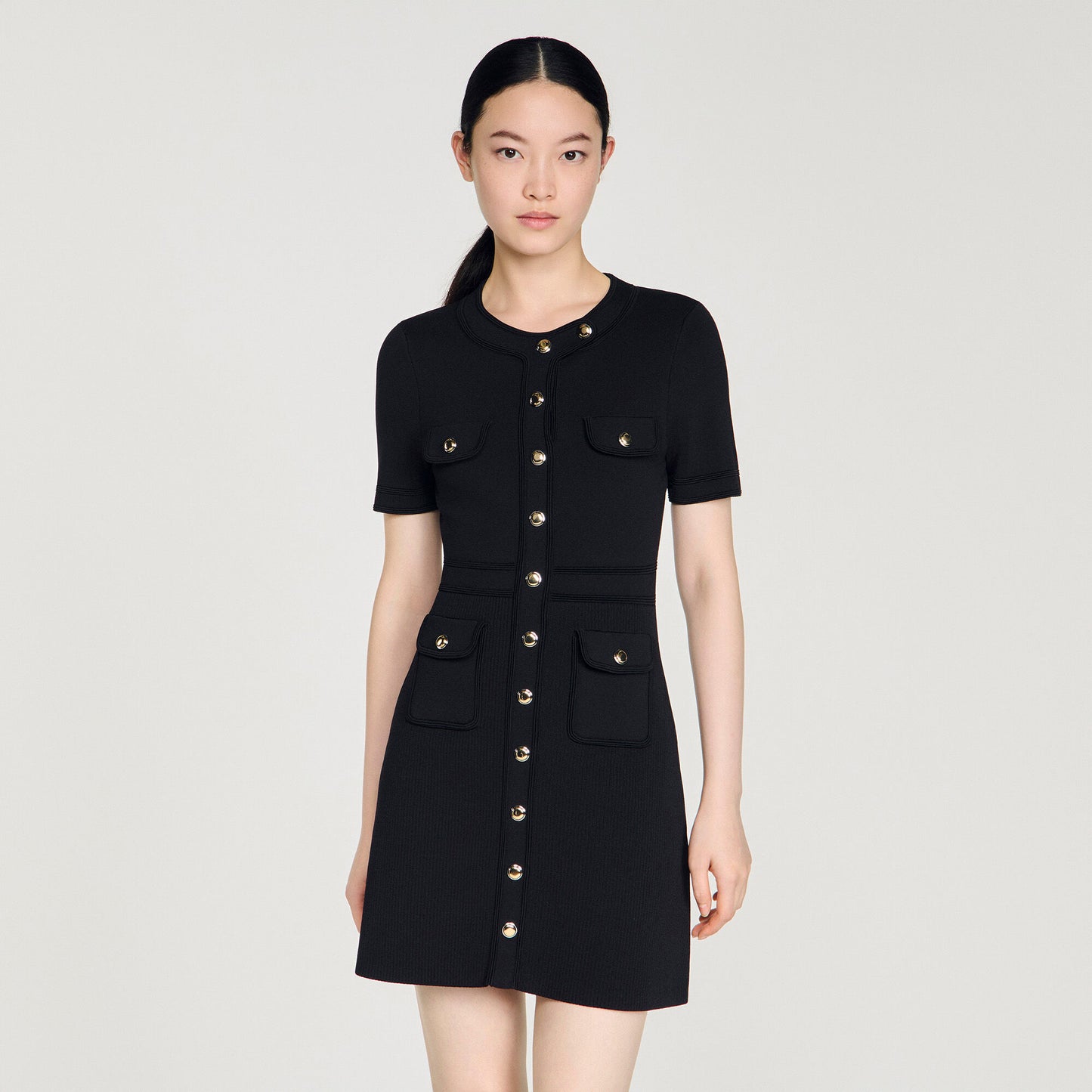 Vestido corto de punto abotonado