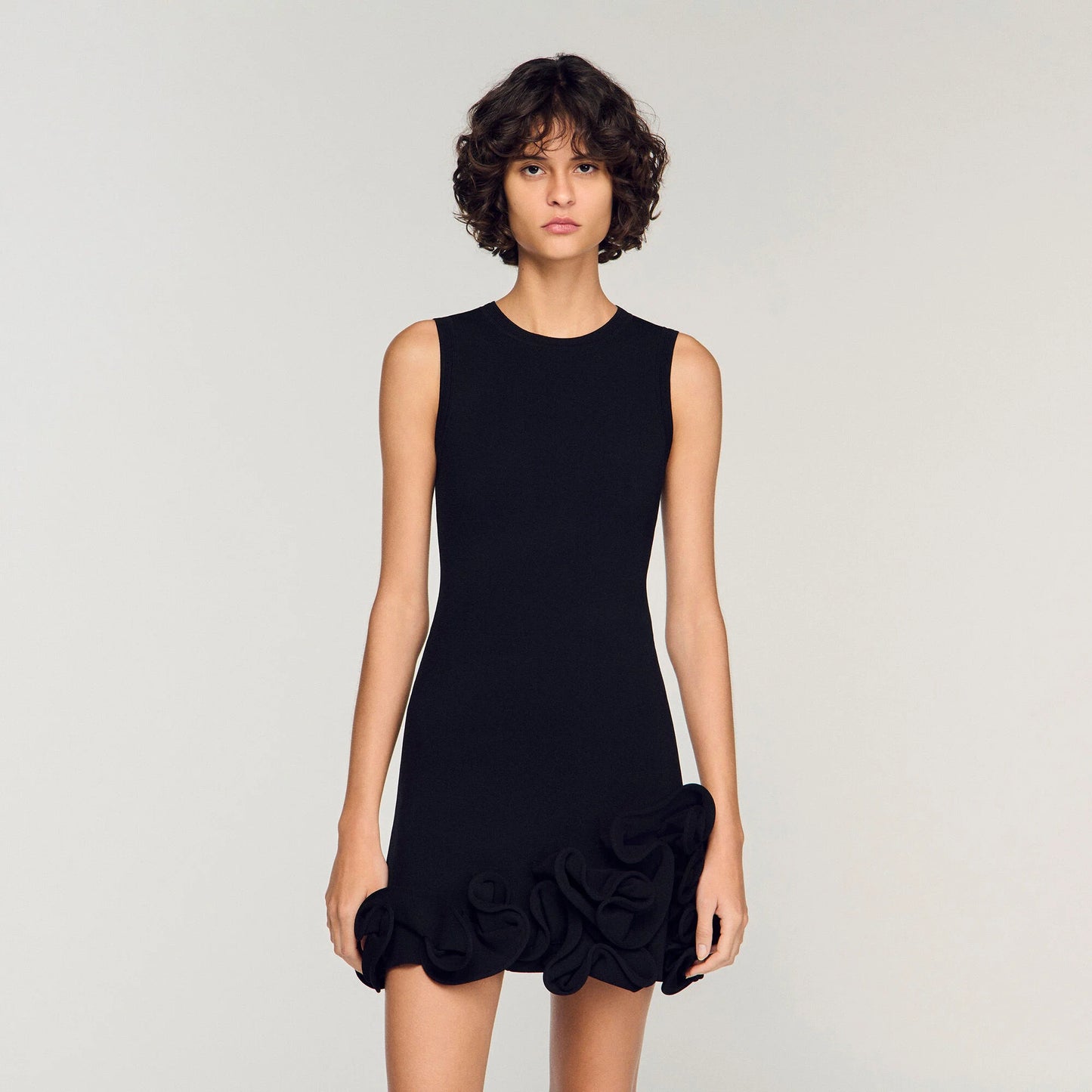 Vestido corto de punto con flores
