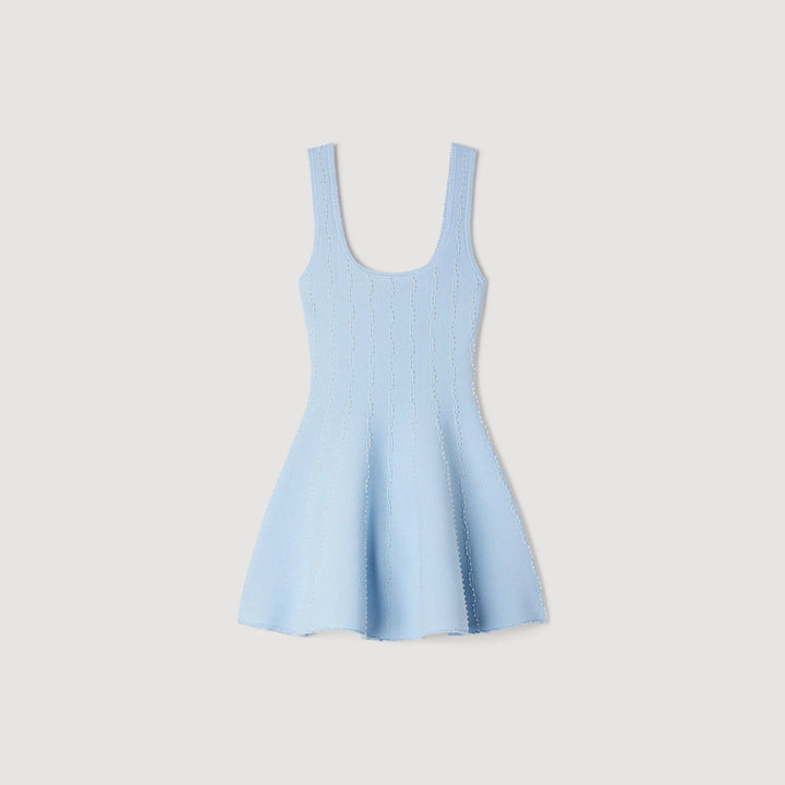 Vestido corto de punto con pedrería