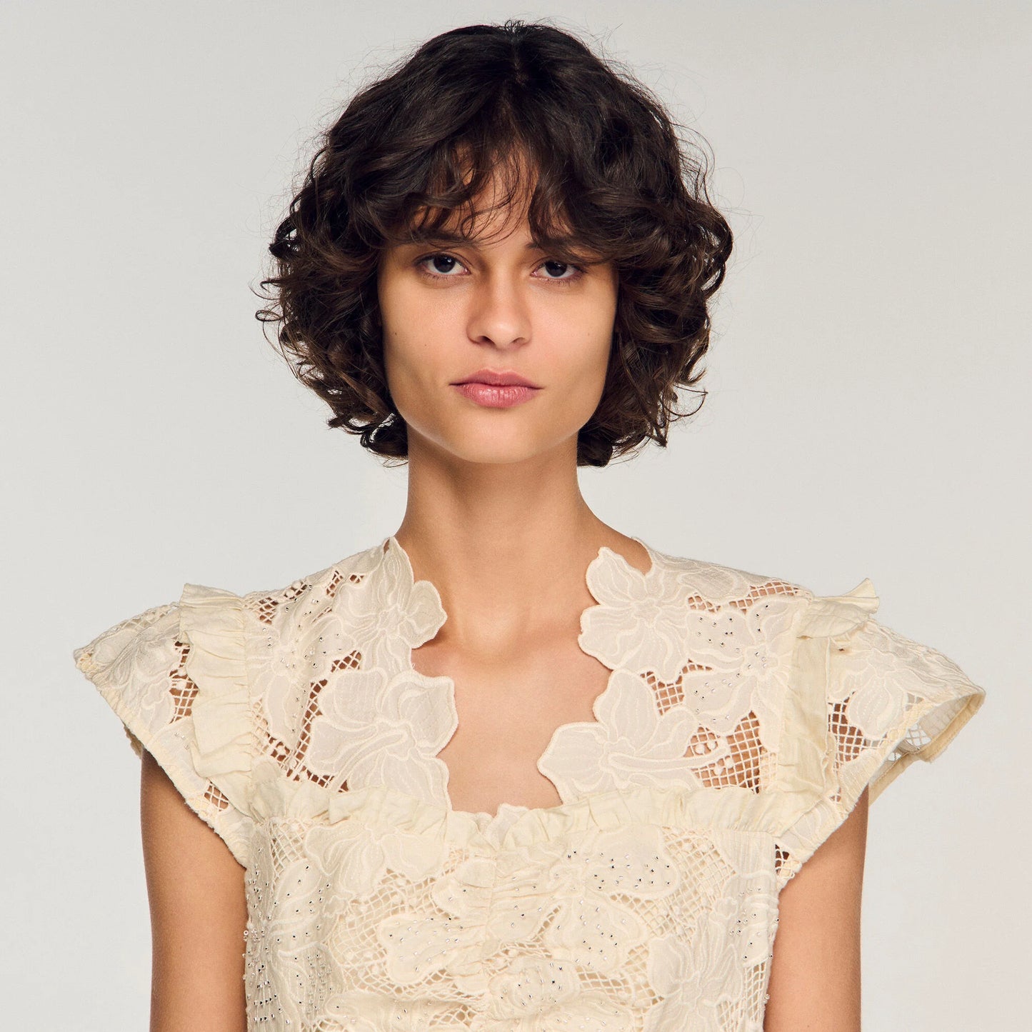 Vestido corto de guipur